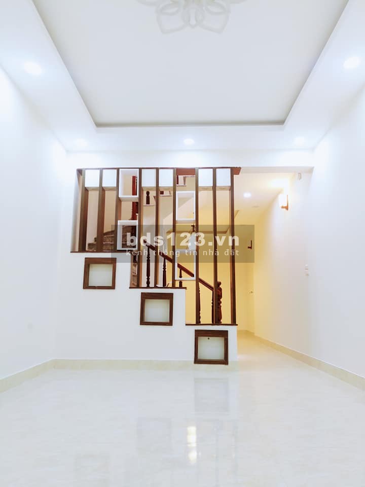 Bán nhà Láng Đống Đa 55m2 ngõ rộng, gần mặt phố, giá chỉ 5.25 tỷ, lh+982559359