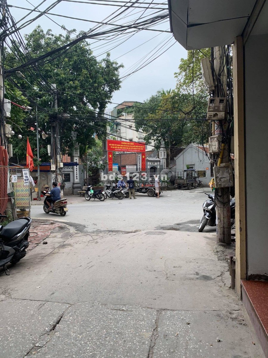 Bán nhà Hoàng Mai, Ô TÔ đỗ cổng, ở ngay, gần phố, sổ riêng nở hậu Nhỉnh 2 tỷ