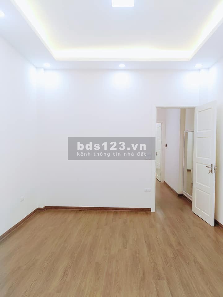 Bán nhà Láng Đống Đa 55m2 ngõ rộng, gần mặt phố, giá chỉ 5.25 tỷ, lh+982559359