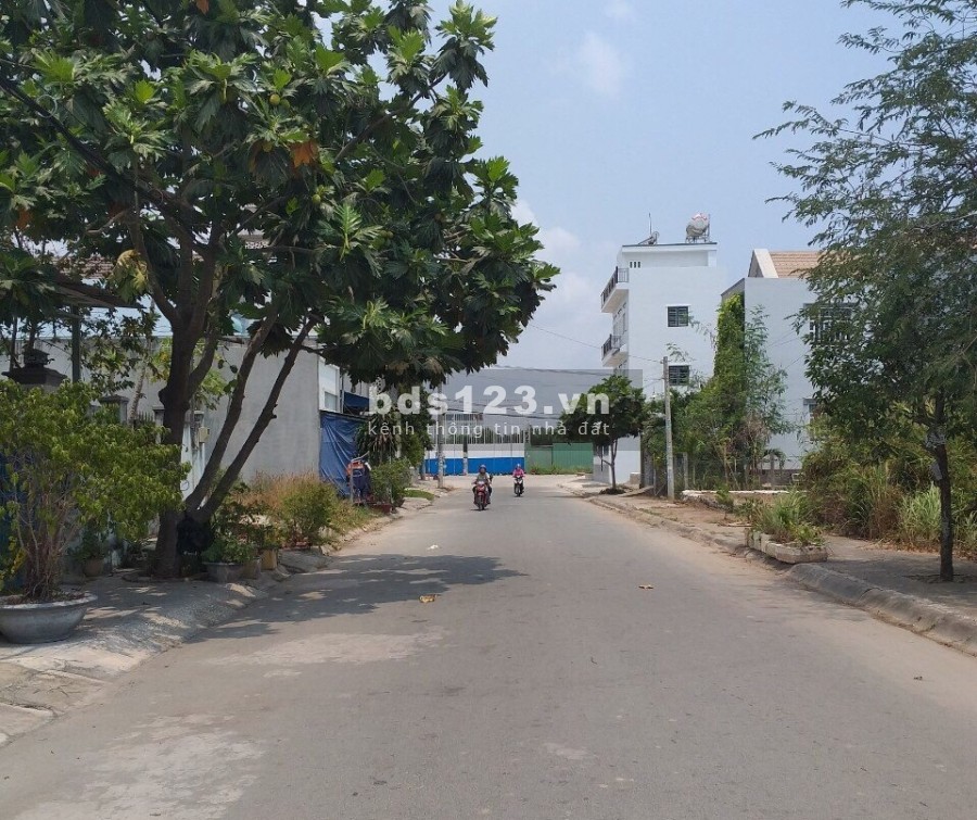 Cần bán gấp lô đất MT Song Hành, Phường 10, Quận 6. Sổ hồng riêng. Giá 2,1 tỷ