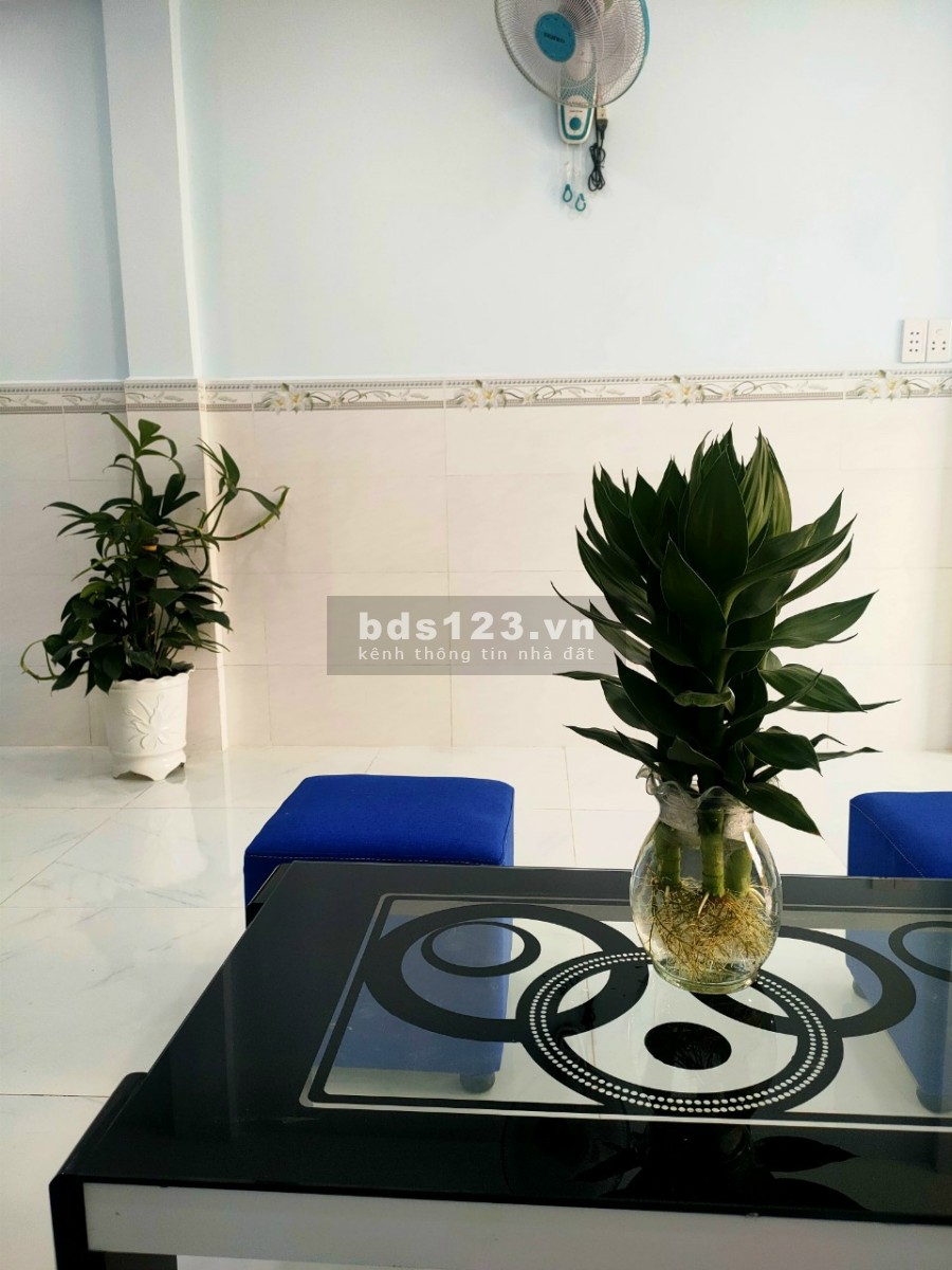 Cần tiền bán gấp nhà gần ngã 4 trung chánh 48m2 giá 1 tỷ 1
