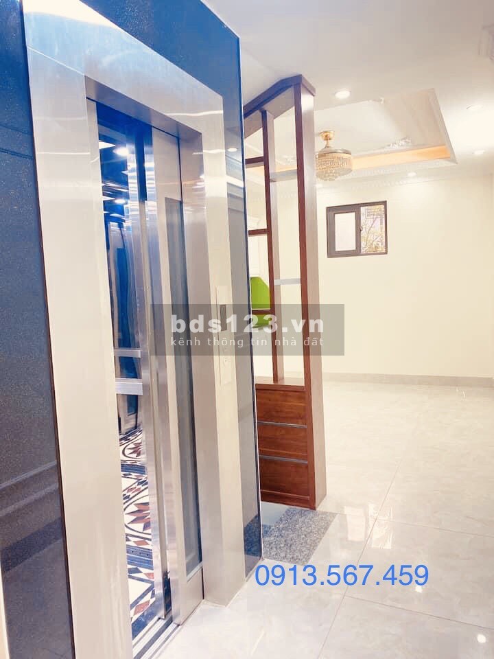 Gara ô tô Thang máy Gần Phố Ngõ thông- Nhà đẹp Bồ Đề, giá 6.1 tỷ
