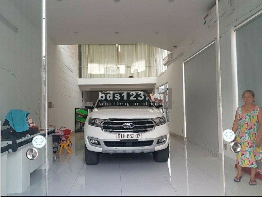 Cho thuê mặt bằng 90m2 góc 2 mặt tiền đường Nguyễn Thị Thập, Quận 7