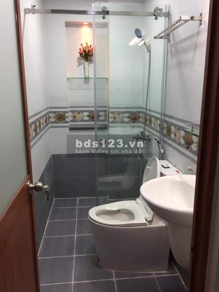 Nhà ở vừa kinh doanh, hẻm xe hơi Tô Hiến Thành. 4,8 tỷ.
