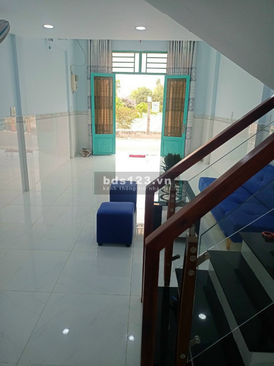 Cần tiền bán gấp nhà gần ngã 4 trung chánh 48m2 giá 1 tỷ 1