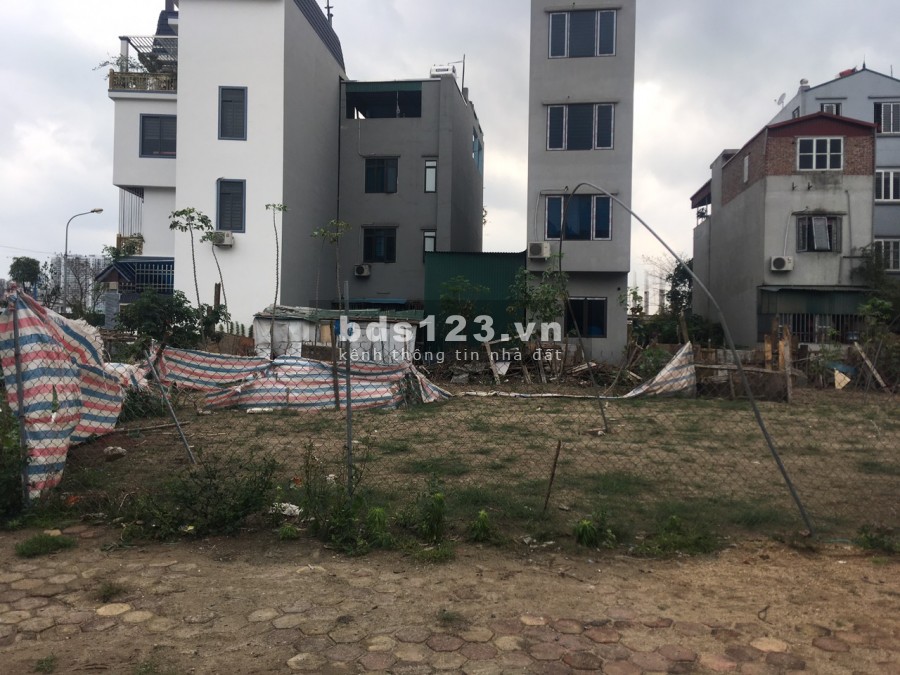 Cần bán đất mặt phố Chính Trung Trâu Quỳ, DT 113m, hướng Đông Nam, đường 15m