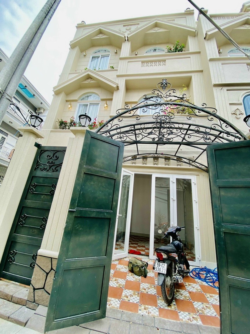 Bán Biệt thự mini Kiểu Pháp, góc 2 mặt tiền, hẻm xe hơi Nhà Bè giá 6,8 tỷ