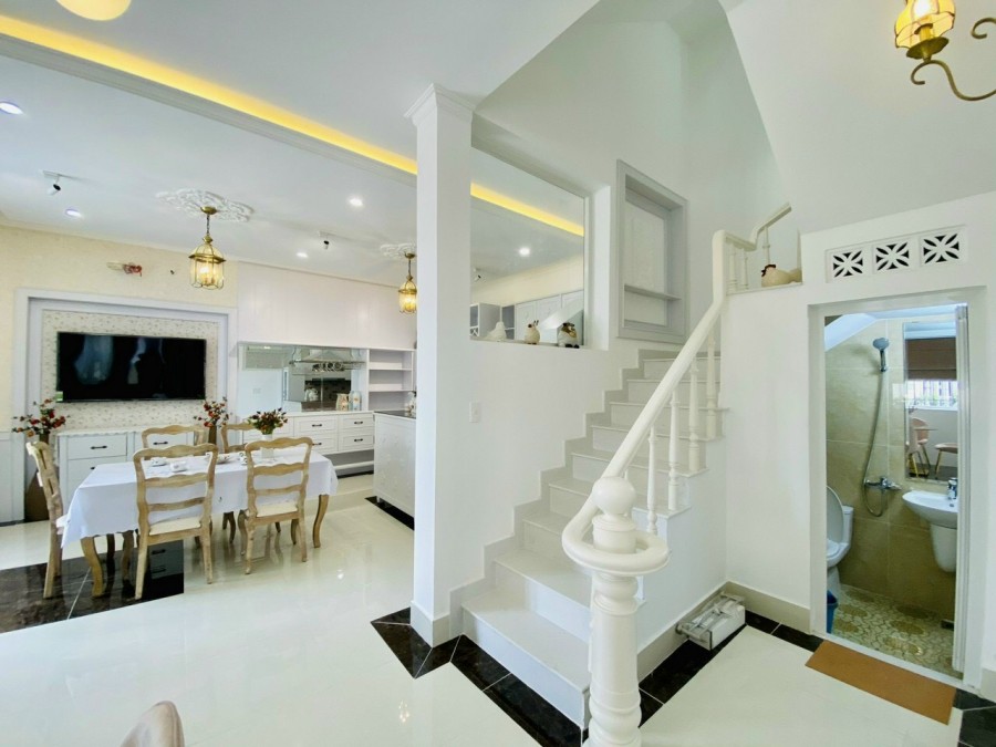 Bán Biệt thự mini Kiểu Pháp, góc 2 mặt tiền, hẻm xe hơi Nhà Bè giá 6,8 tỷ