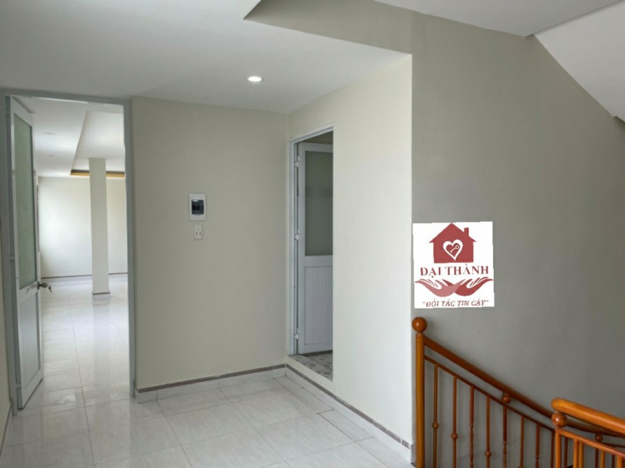 bán mặt tiền 1 trệt 4 lầu công ty + biệt thự . mua 1 tặng 1