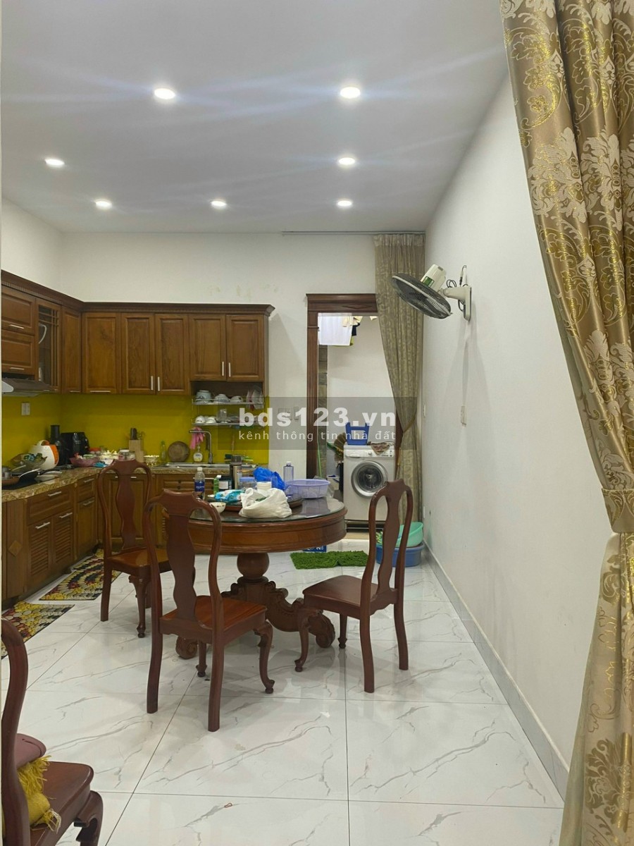 Nhà Phan Văn Trị, 4x16, P11, Bình Thạnh, 3 tầng, đẹp, giá chỉ có 5,6 tỷ, Ko có căn thứ 2.