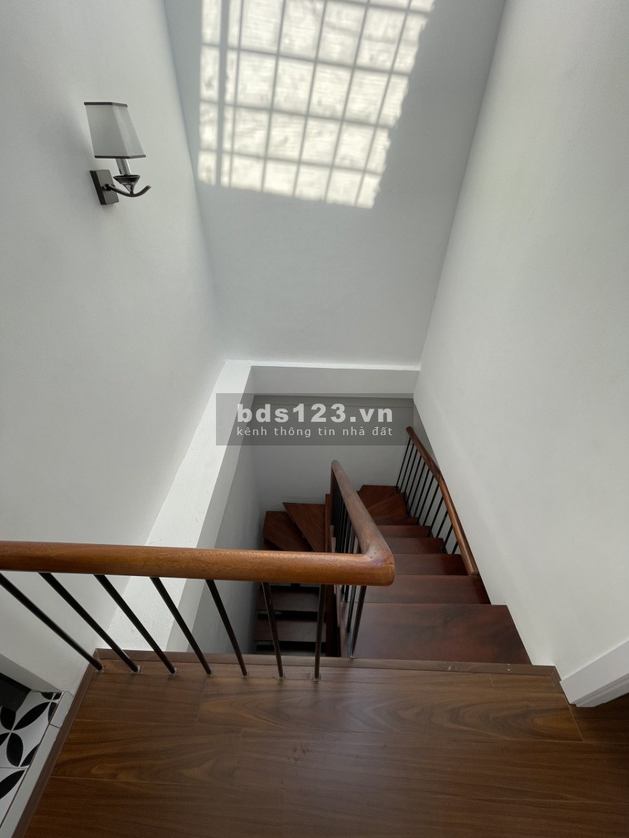 Bán nhà đẹp 4 tầng mặt ngõ kinh doanh ngõ 290 Kim Mã giá 3,5 tỷ. LH 0912442669
