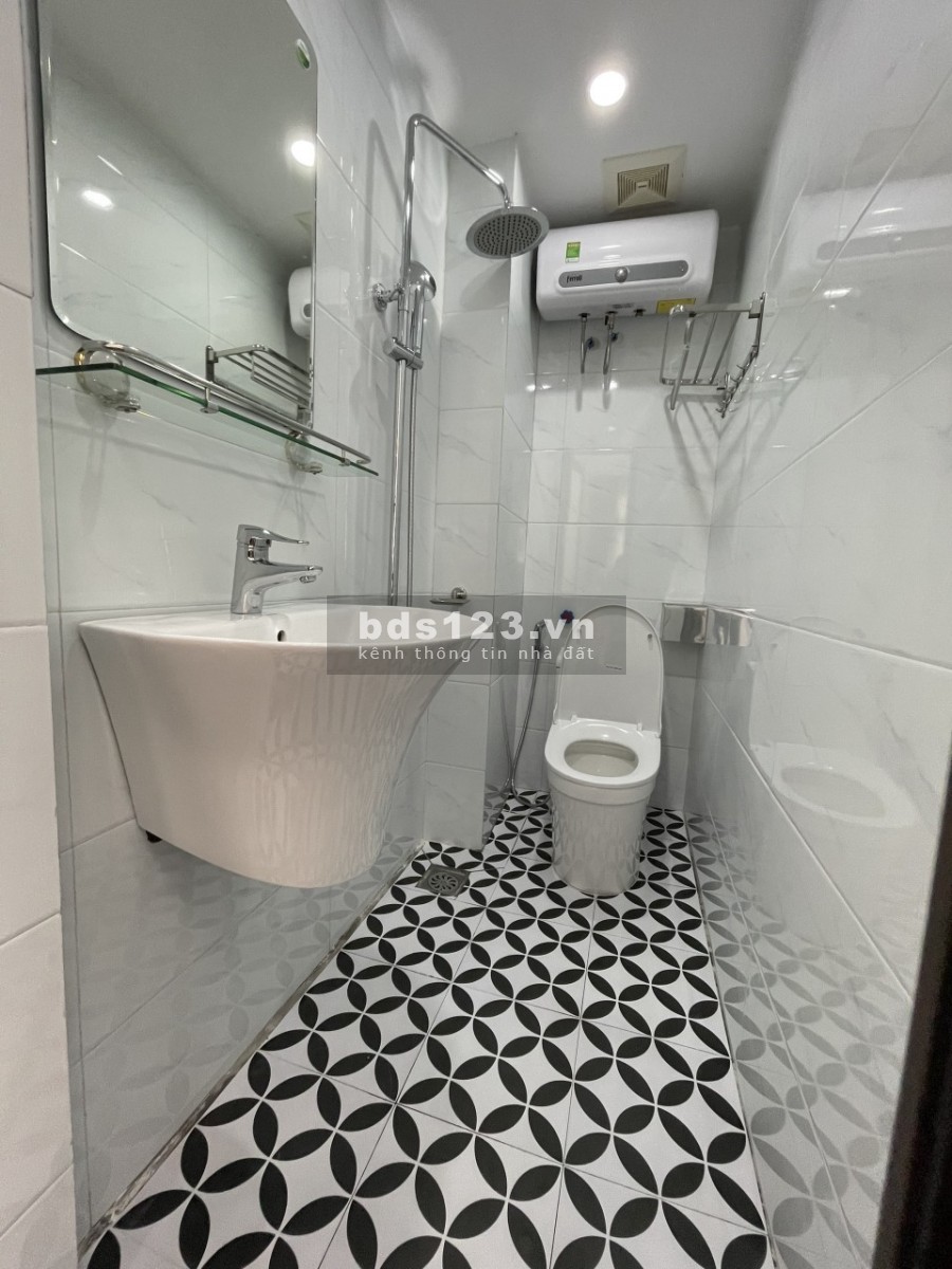 Bán nhà đẹp 4 tầng mặt ngõ kinh doanh ngõ 290 Kim Mã giá 3,5 tỷ. LH 0912442669
