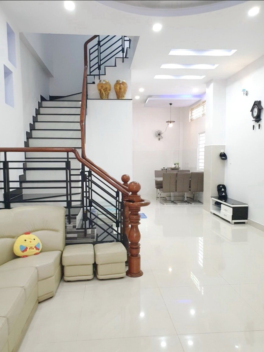 Cho thuê nhà 2lầu/4.5*13m hẻm ôtô Phạm Hùng Phường 4 Quận 8