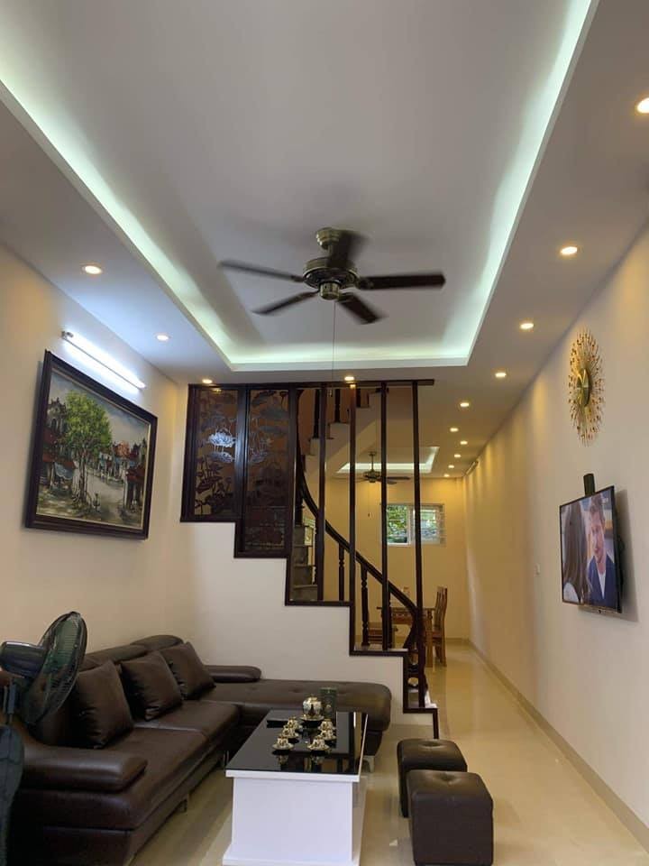 Bán nhà 5T Ngõ 211 Khương Trung, một bước ra Hồ, gần Chợ,Trường học các cấp.
