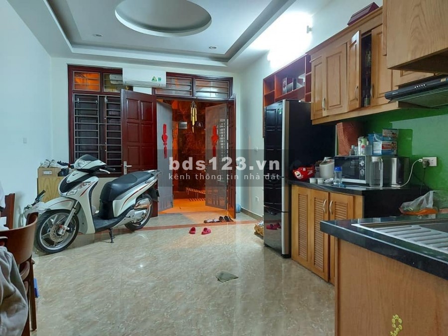 CẦN BÁN GẤP CĂN NHÀ 5 TẦNG TẠI TRUNG TÂM QUẬN CẦU GIẤY 33M2 GIÁ NHỈNH 3,5 TỶ