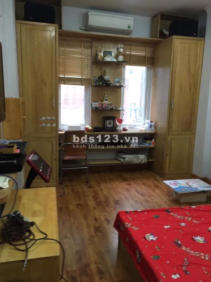 Bán nhà Đội Cấn-Ba Đình, 45m2x5 tầng, Vị trí thuận tiện,thuê lại doanh thu tốt Giá 4.8 tỷ