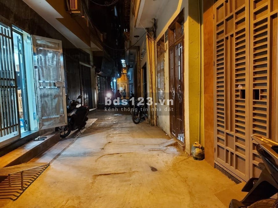 CẦN BÁN GẤP CĂN NHÀ 5 TẦNG TẠI TRUNG TÂM QUẬN CẦU GIẤY 33M2 GIÁ NHỈNH 3,5 TỶ