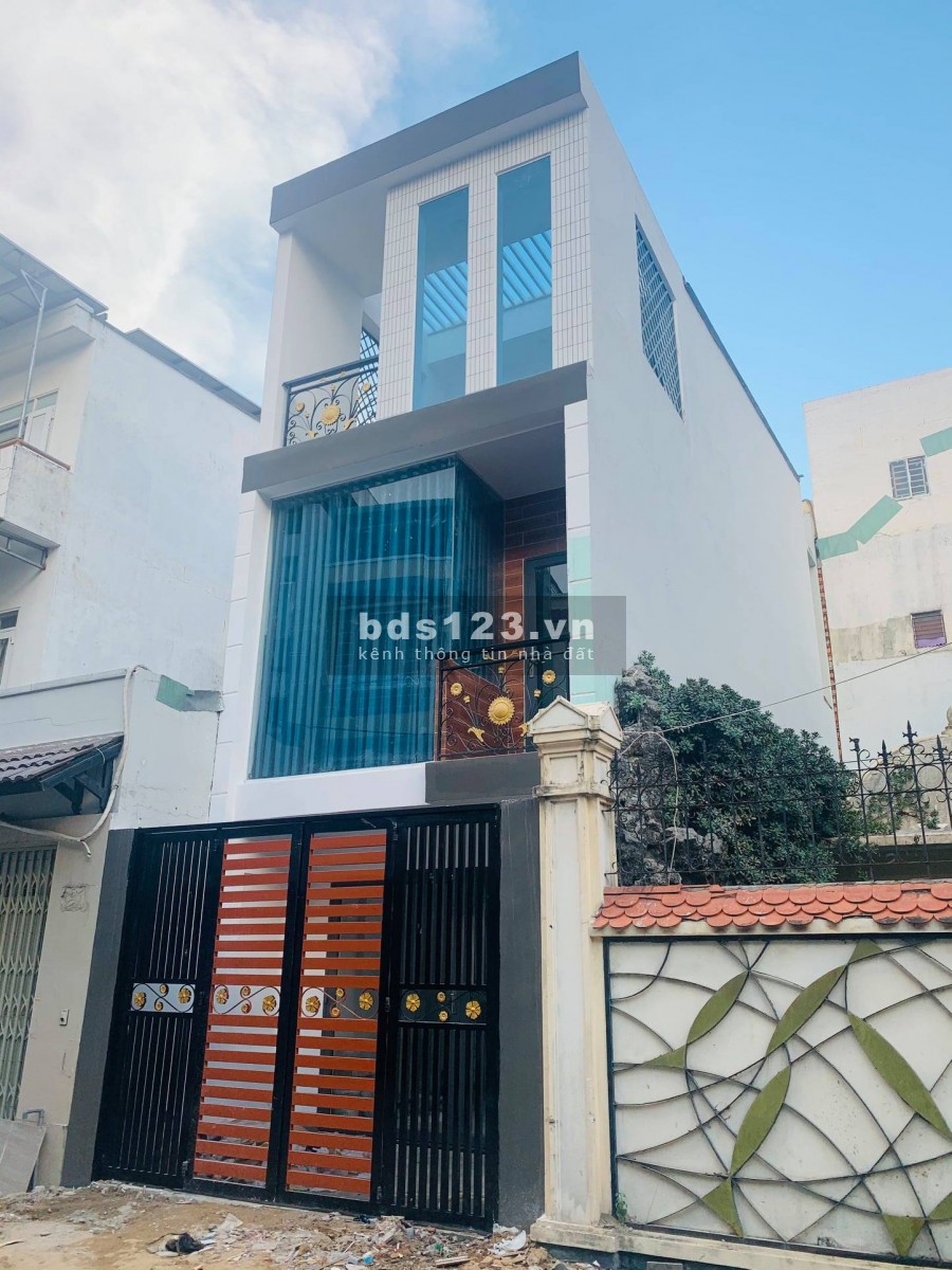 Nhà hẻm xe hơi Q12 3 tầng dt 5.5x20 5 tỷ 7 thương lượng sâu
