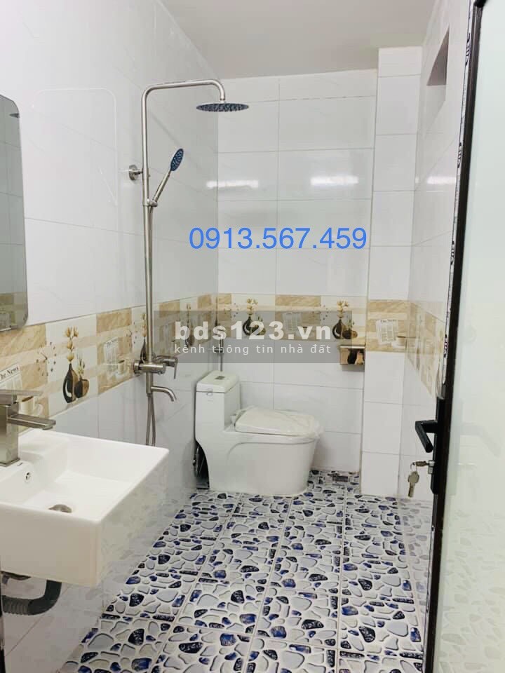 3 tỷ có nhà Nguyễn Văn Cừ 4 tầng mới đẹp, gần phố, ô tô đỗ cửa