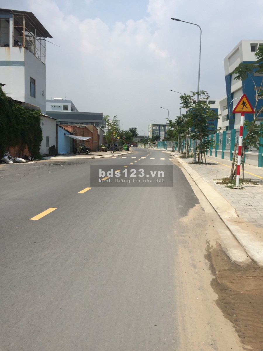 Nhà đẹp HXH phường Phú Thuận Huỳnh Tấn Phát quận 7, 20m2 chỉ 1,29 tỷ.