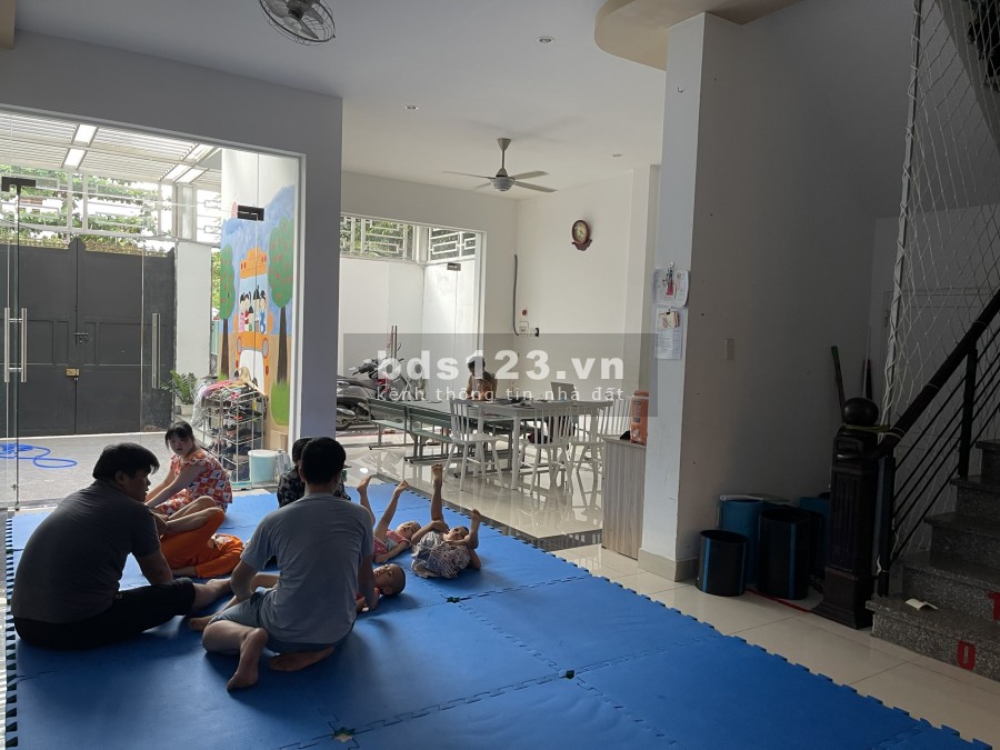 Biệt thự Bình Lợi 7x20m, trệt, 3lầu, 8pn, 7wc. Chỉ 30tr/th.