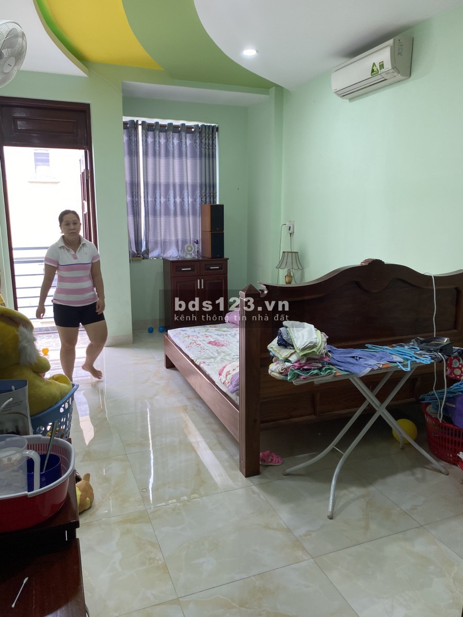 Nhà Nguyên căn lưng ĐH Văn Lang cs2 1pk 1pb 4pn 5wc st trước sau