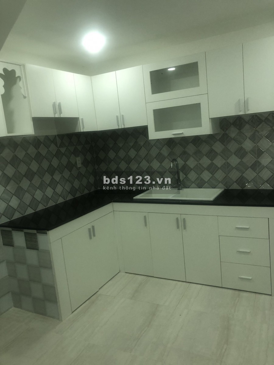 Bán nhà mới, 2 lầu, st, mặt tiền Nguyễn Thị Tần, P2Q8