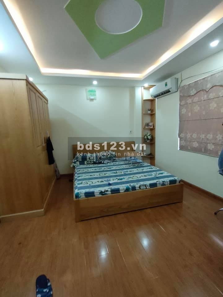 Bán nhà NGUYỄN KHẢ TRẠC - Gần phố, 30m2 Lô góc, Tặng nội thất, 3.4 tỷ!