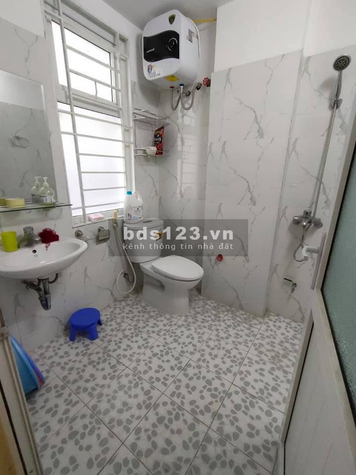 Bán nhà NGUYỄN KHẢ TRẠC - Gần phố, 30m2 Lô góc, Tặng nội thất, 3.4 tỷ!