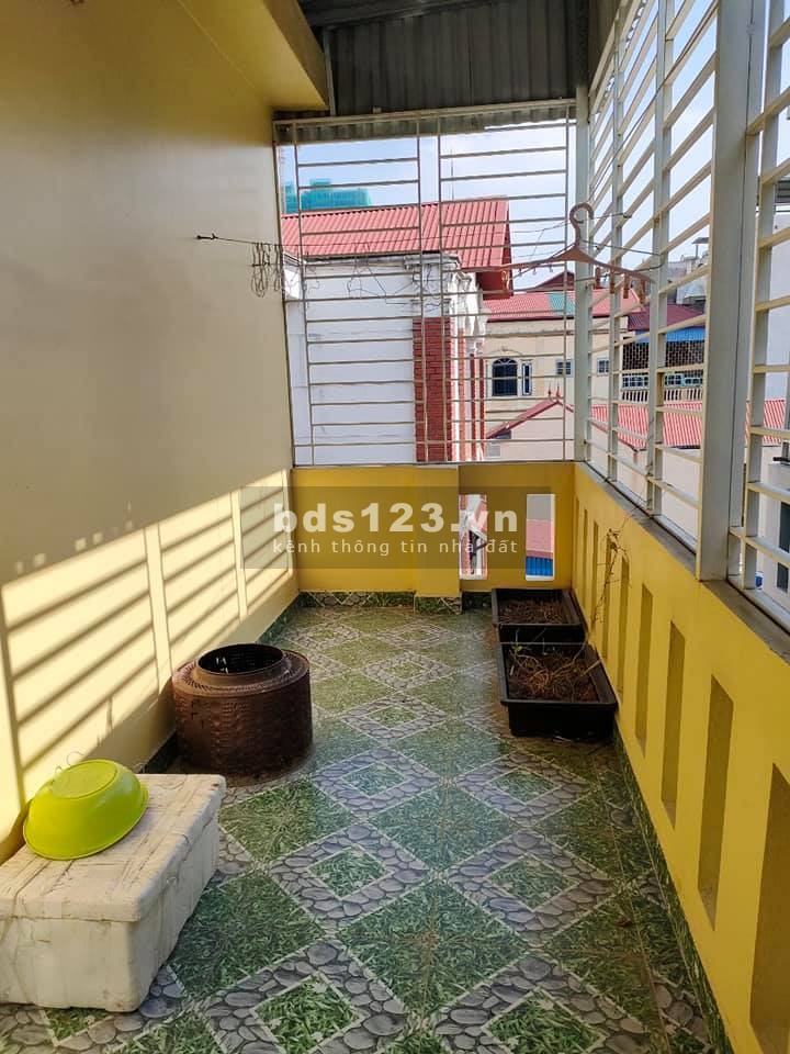 Bán nhà NGUYỄN KHẢ TRẠC - Gần phố, 30m2 Lô góc, Tặng nội thất, 3.4 tỷ!