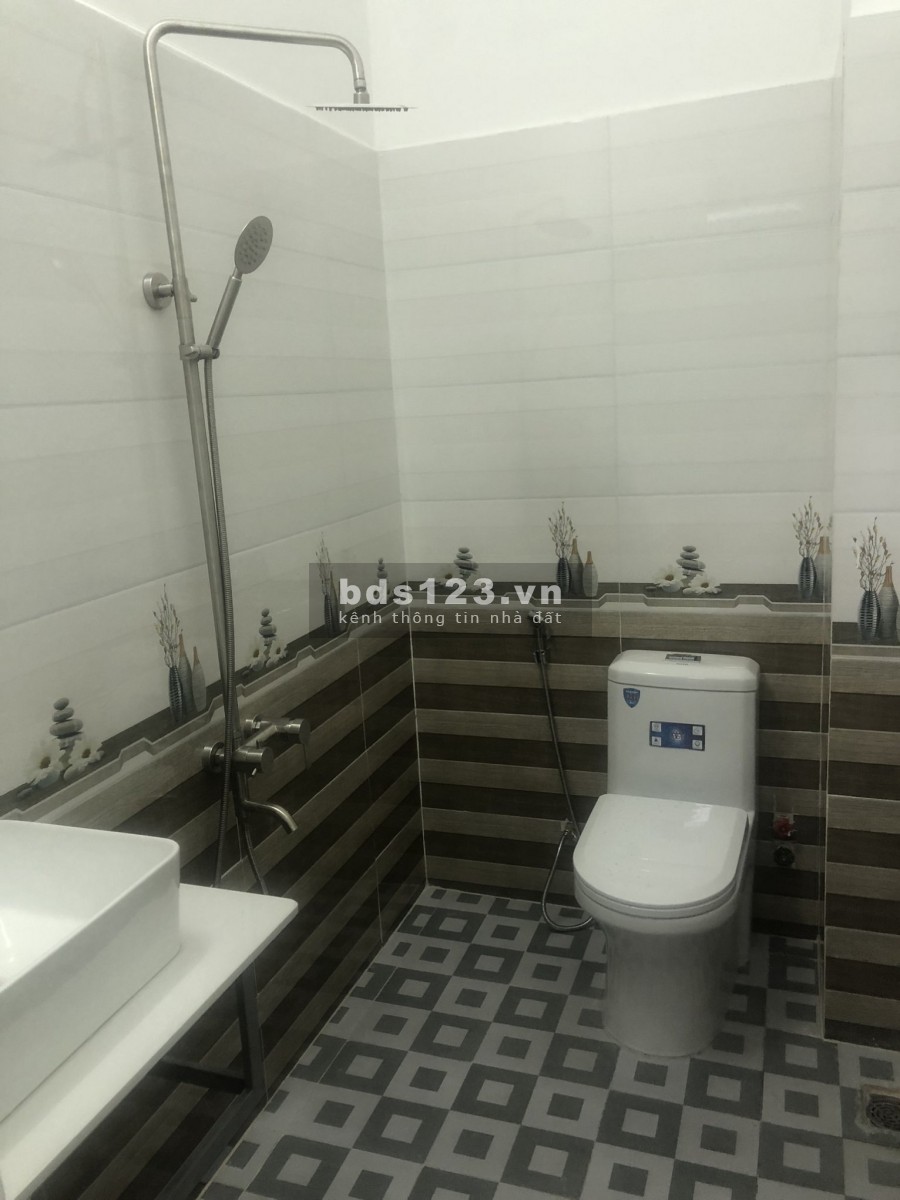 Bán nhà mới, 2 lầu, st, mặt tiền Nguyễn Thị Tần, P2Q8
