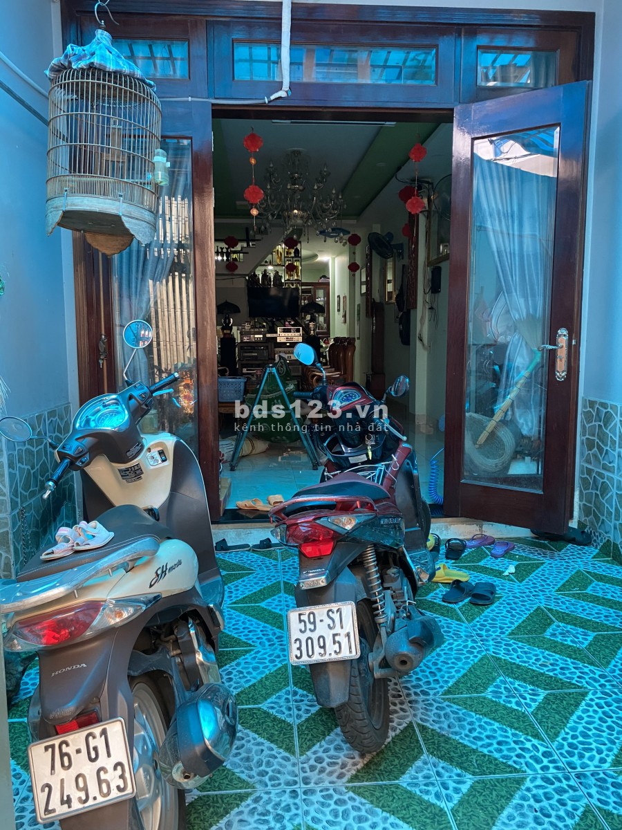 Nhà Nguyên căn lưng ĐH Văn Lang cs2 1pk 1pb 4pn 5wc st trước sau