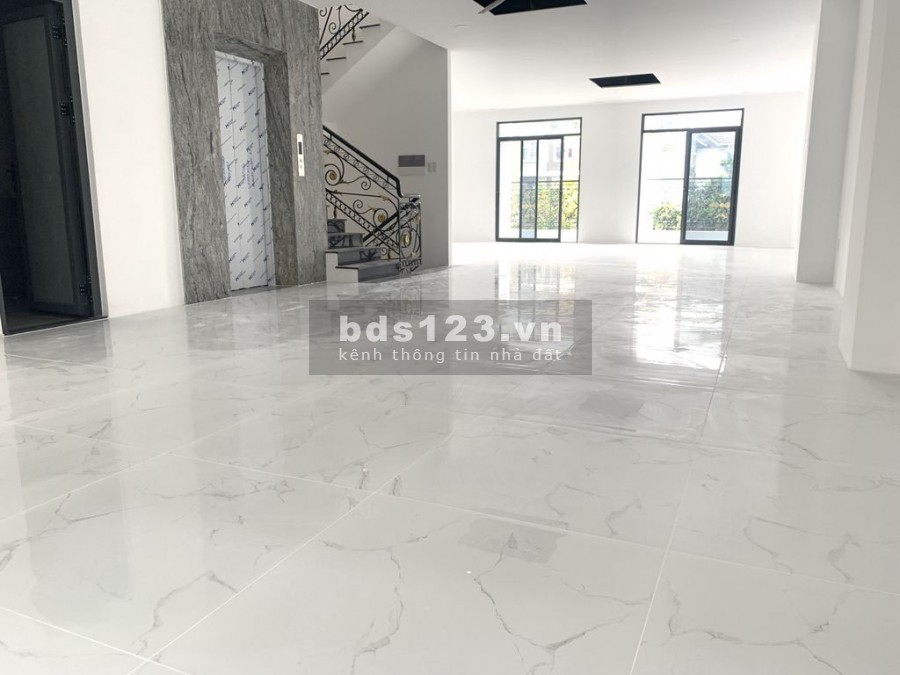 CHO THUÊ VP 700M2 HẦM 4 LẦU TRỐNG SUỐT=THANG MÁY BÌNH AN QUẬN 2