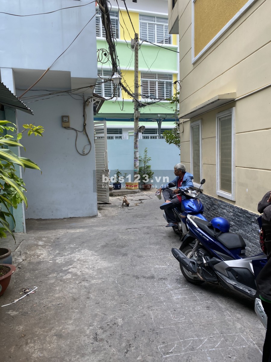 Nhà Nguyên căn lưng ĐH Văn Lang cs2 1pk 1pb 4pn 5wc st trước sau