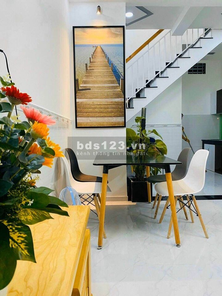 Bán gấp nhà đường Hồ Thị Kỷ Quận 10 3 tầng 10m2 970 triệu LH 0798919986