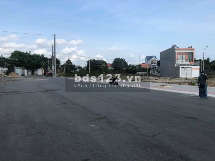 Bán nhanh lô đất 210m2, thổ cư sẵn, cách QL51 30m, giá TL, lh 0399733195.