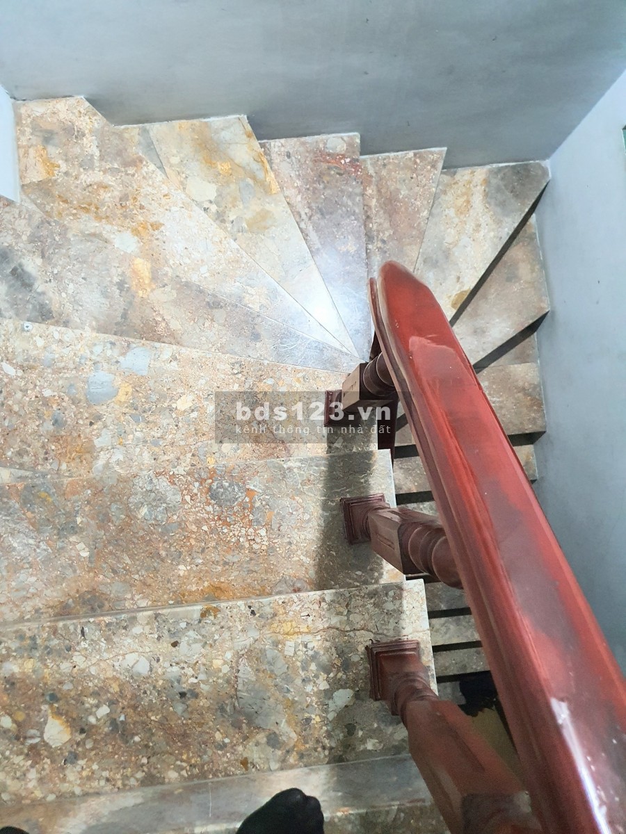 NHÀ NGÕ 255 LĨNH NAM, 32M2 X 5 TẦNG, GẦN Ô TÔ, NGÕ BA GÁC NHỈNH 2 TỶ