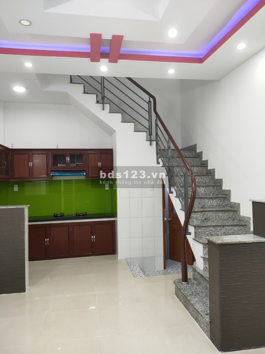 Nhà Lạc Long Quân mới đẹp 1 trệt 2 lầu ST 160m2 chỉ 5.6 tỷ