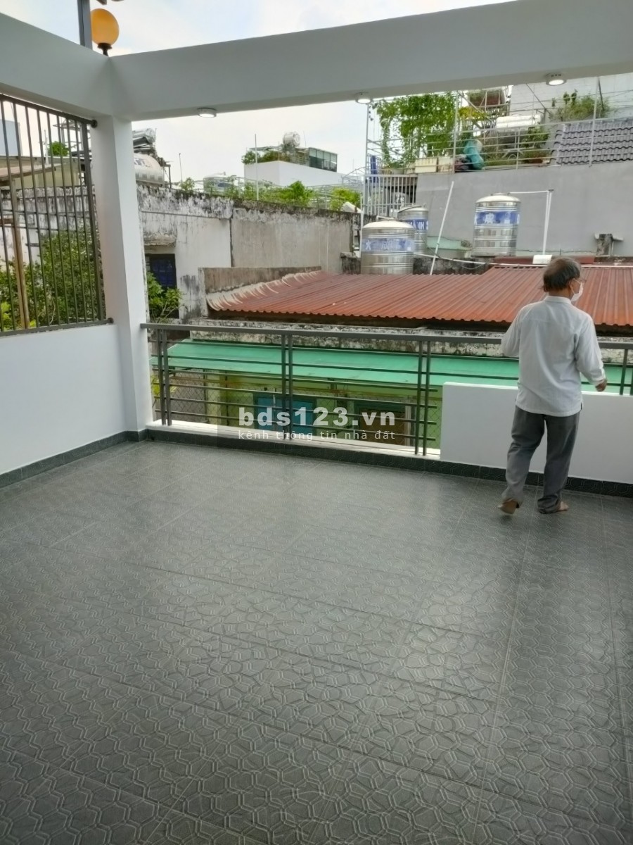Nhà Lạc Long Quân mới đẹp 1 trệt 2 lầu ST 160m2 chỉ 5.6 tỷ