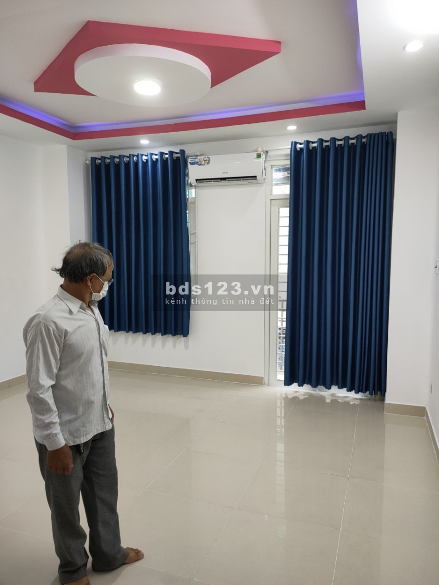 Nhà Lạc Long Quân mới đẹp 1 trệt 2 lầu ST 160m2 chỉ 5.6 tỷ
