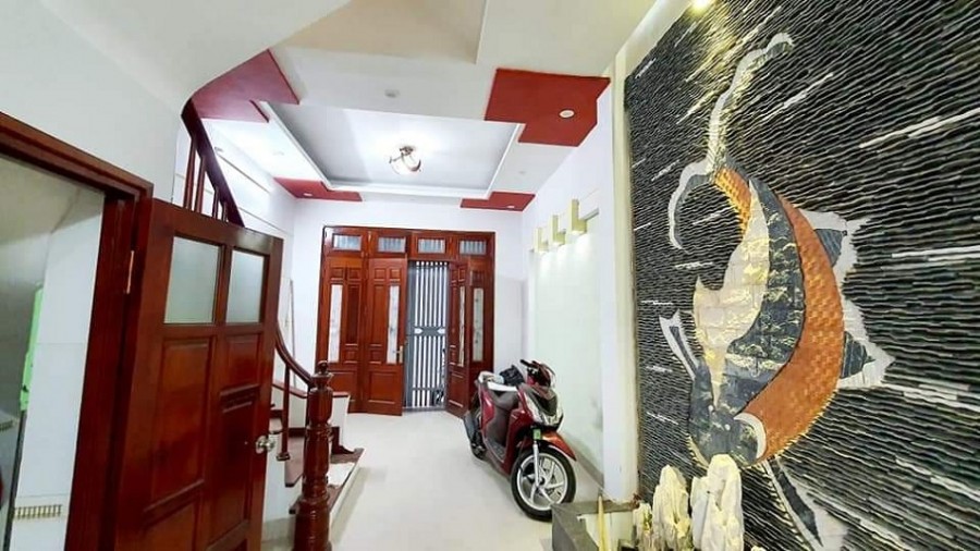 Bán gấp nhà số 10 ngõ 318 Đê la Thành, DT 56 m, 5 tầng, 2 mặt thoáng