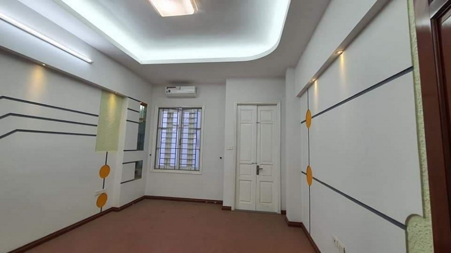 Bán gấp nhà số 10 ngõ 318 Đê la Thành, DT 56 m, 5 tầng, 2 mặt thoáng