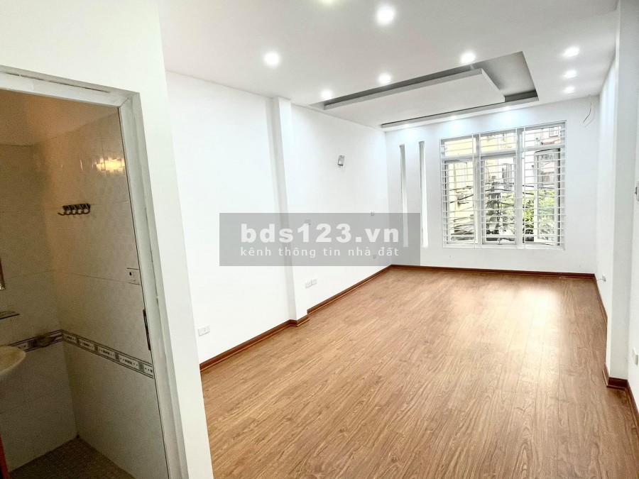 Nhà ngõ Võ Chí Công 44m2 5.45 tỷ 6 tầng