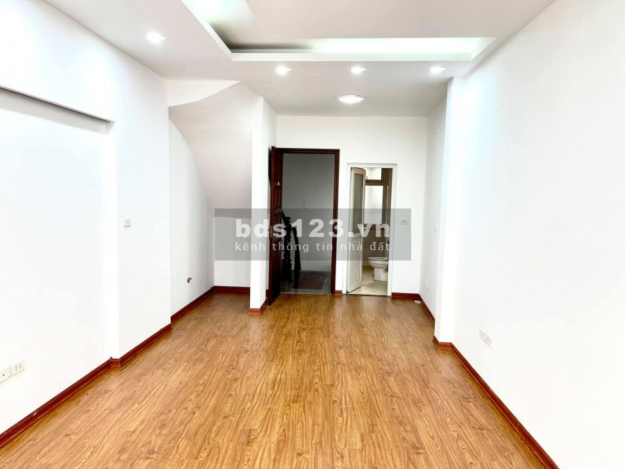 Nhà ngõ Võ Chí Công 44m2 5.45 tỷ 6 tầng