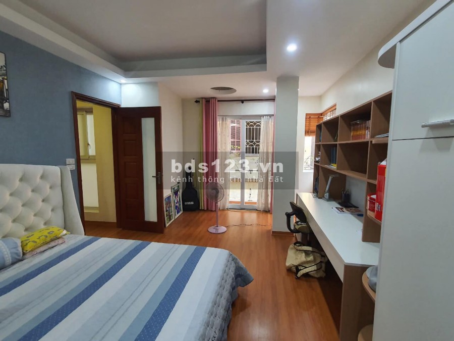 Lô góc 2 thoáng ngã tư Đại La MT 13m 3 Tầng 3 bước ra phố 50m2 giá 2,65 tỉ