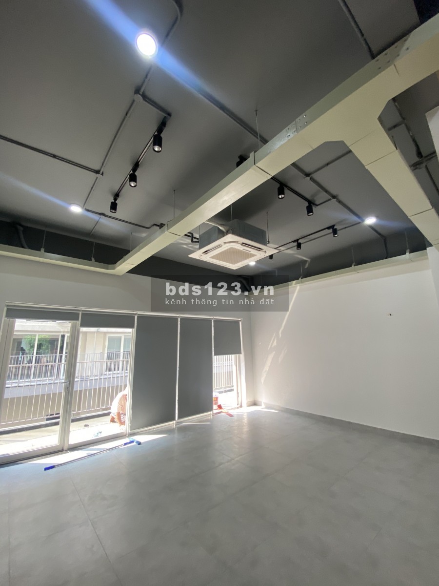 Cho thuê căn nhà phố thương mại Sari town hoàn thiện có thang máy giá 88tr LH 0909246874