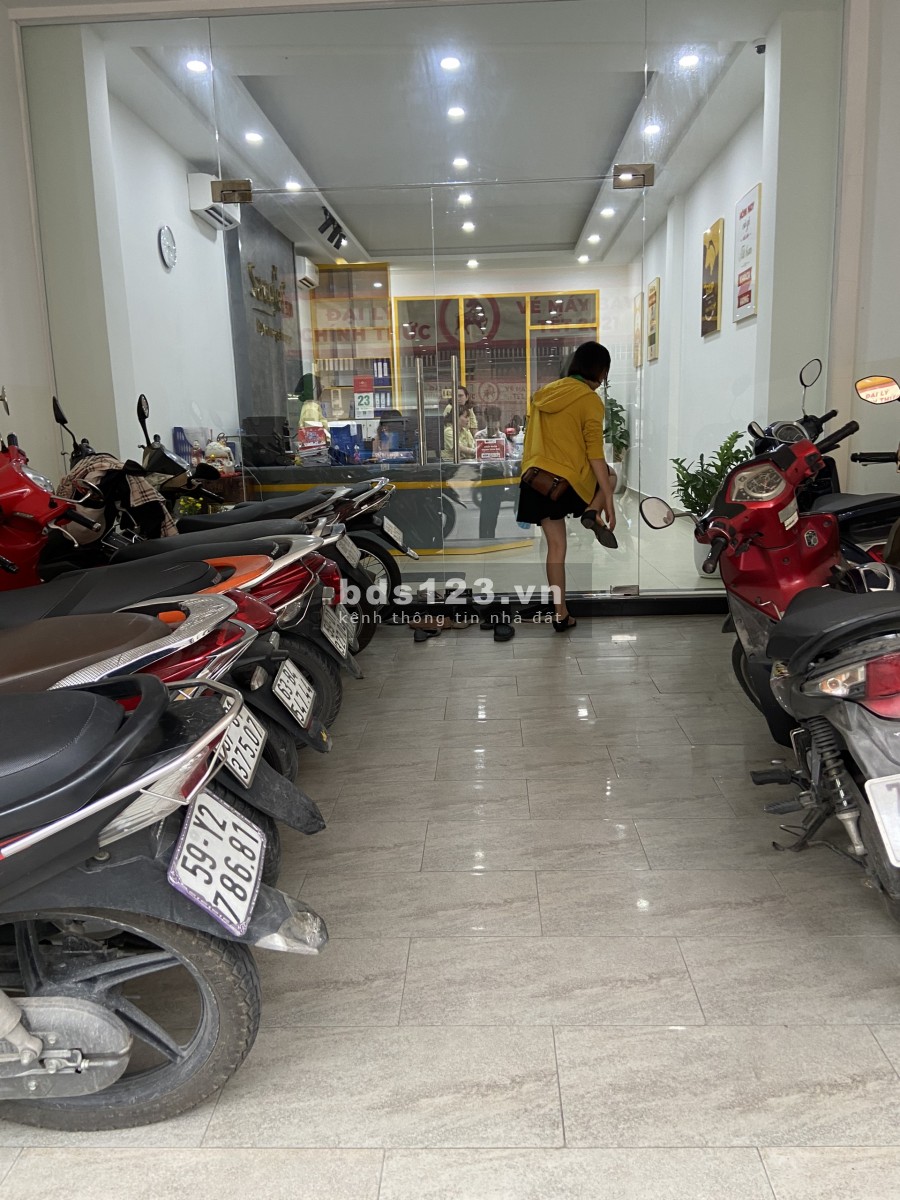 Mặt tiền Bùi Đình Tuý 4.5x22m, trệt 4 lầu gồm 8 phòng 5wc, full máy lạnh, nhà thoáng mát.
