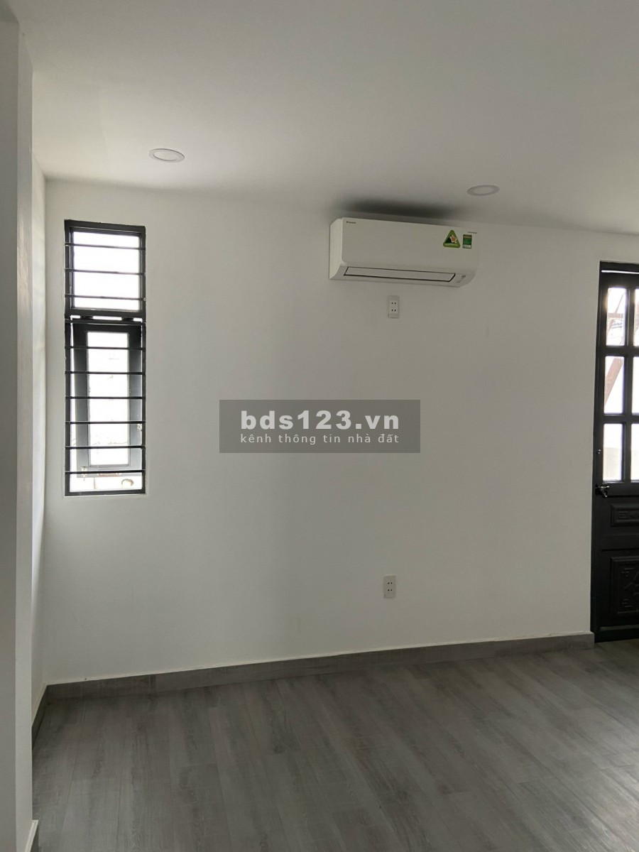 Mặt tiền Bùi Đình Tuý 4.5x22m, trệt 4 lầu gồm 8 phòng 5wc, full máy lạnh, nhà thoáng mát.