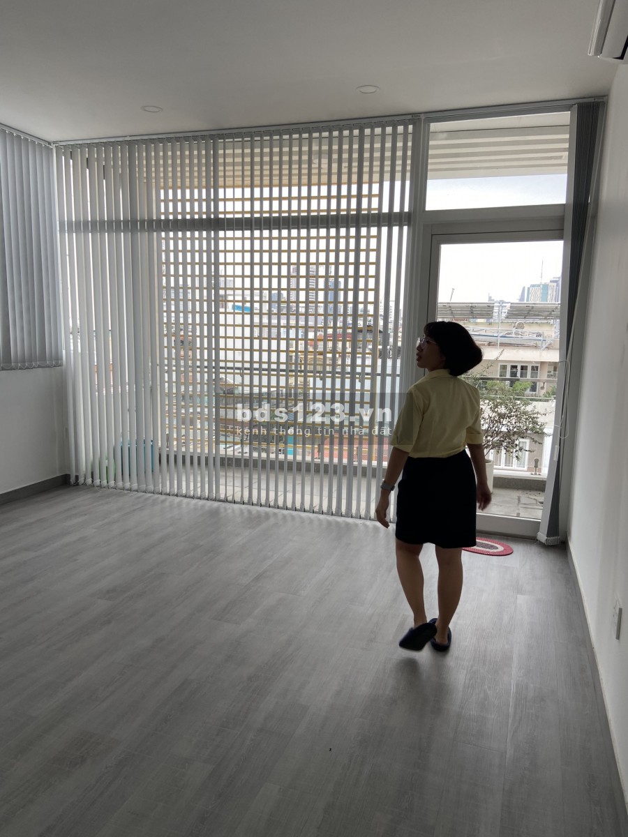 Mặt tiền Bùi Đình Tuý 4.5x22m, trệt 4 lầu gồm 8 phòng 5wc, full máy lạnh, nhà thoáng mát.