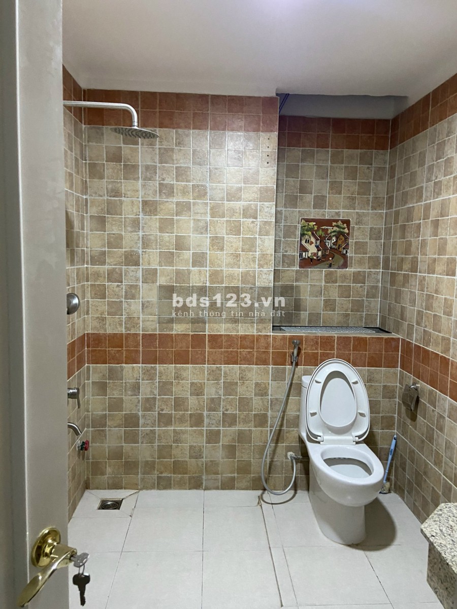 Mặt tiền Bùi Đình Tuý 4.5x22m, trệt 4 lầu gồm 8 phòng 5wc, full máy lạnh, nhà thoáng mát.